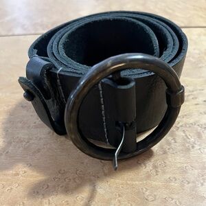 Elegant Black Leather Women's Belt